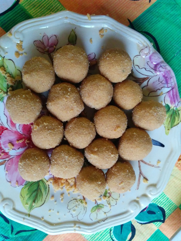 Besan ke Laddoo | Recipe by Savita Khanna